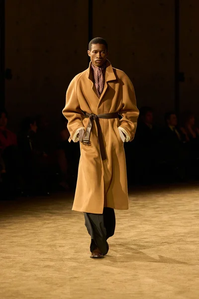 Look 28